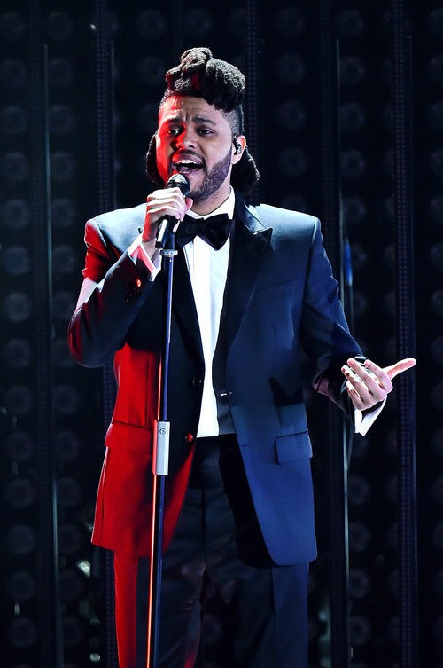 The Weeknd actua en los Grammy 2016