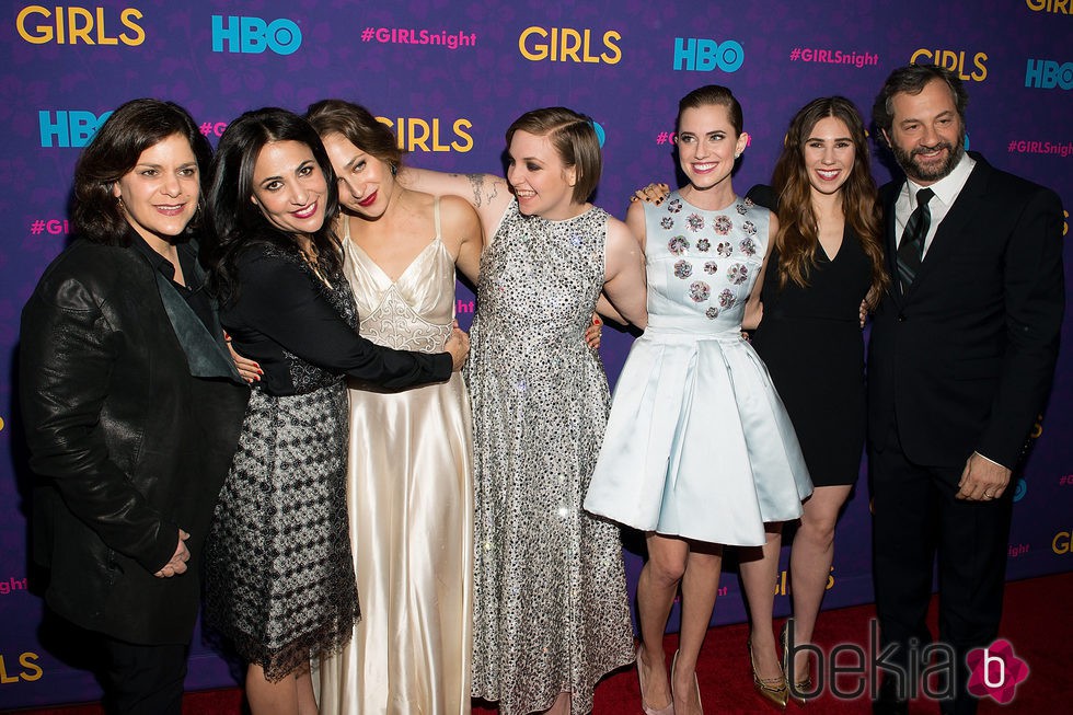 Jenni Konner, Lena Dunham, Jemima Kirke, Allison Williams, Zosia Mamet y Judd Apatow en el estreno de la tercera temporada de 'Girls'