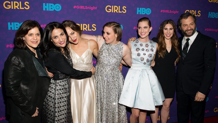 Jenni Konner, Lena Dunham, Jemima Kirke, Allison Williams, Zosia Mamet y Judd Apatow en el estreno de la tercera temporada de 'Girls'