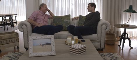 Bertín Osborne charlando con Iker Casillas en 'En la tuya o en la mía' 