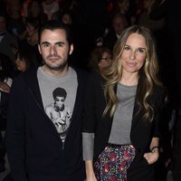 Emiliano Suárez y Carola Beleztena en el desfile de Francis Montesinos de la Prada en Madrid Fashion Week otoño/invierno 2016/2017