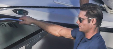 Zac Efron muy concentrado en el rodaje de 'Los vigilantes de la playa'