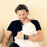 Diego Forlán presenta a su hijo Martín