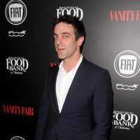 B.J. Novak en una fiesta organizada por Vanity Fair en Hollywood