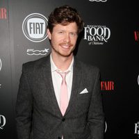 Anders Holm en una fiesta organizada por Vanity Fair en Hollywood