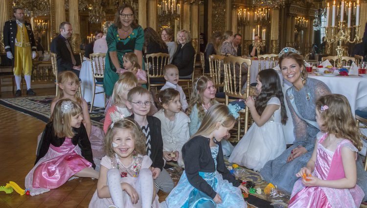 Magdalena de Suecia y la Princesa Leonor con los niños de My Big Day en el Palacio Real de Estocolmo