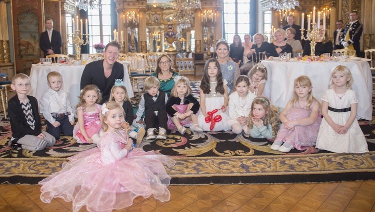 Magdalena de Suecia y la Princesa Leonor en una fiesta en el Palacio Real de Estocolmo con los niños de My Big Day