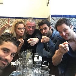 Amaia Salamanca, Álex García, Fernando Andina, Antonio Vélazquez y el director Gustavo Cotta