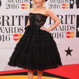 Kylie Minogue en la alfombra roja de los Premios Brit 2016