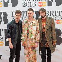 Years & Years en la alfombra roja de los Premios Brit 2016