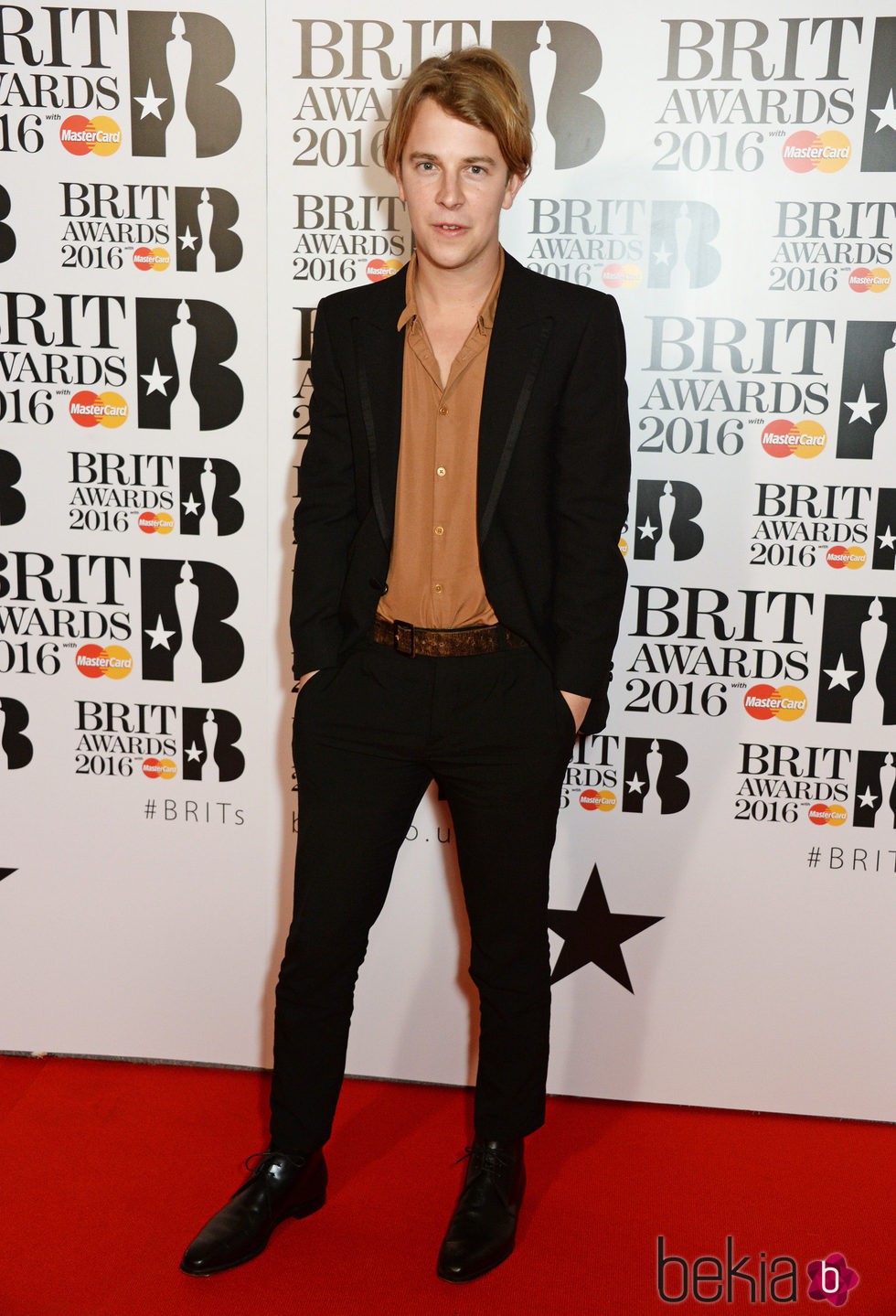 Tom Odell en la alfombra roja de los Premios Brit 2016