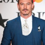 Luke Evans en la alfombra roja de los Premios Brit 2016