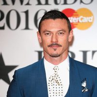 Luke Evans en la alfombra roja de los Premios Brit 2016