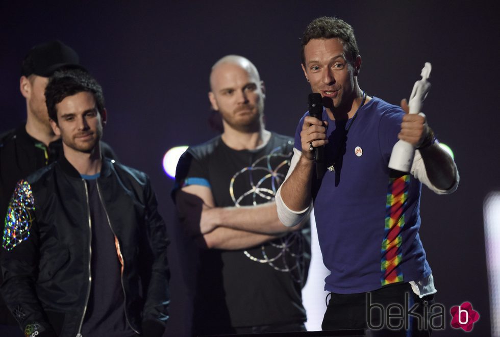 Coldplay recoge su galardón en los Premios Brit 2016