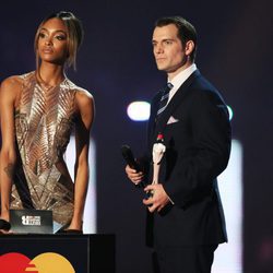 Jourdan Dunn y Henri Cavalli en los Premios Brit 2016