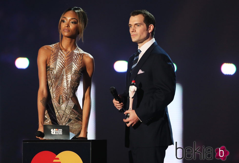 Jourdan Dunn y Henri Cavalli en los Premios Brit 2016