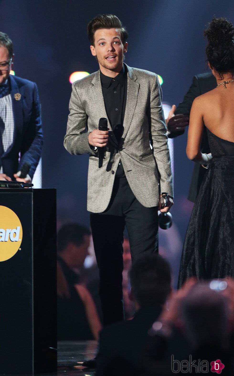 Louis Tomlinson en la entrega de los Premios Brit 2016