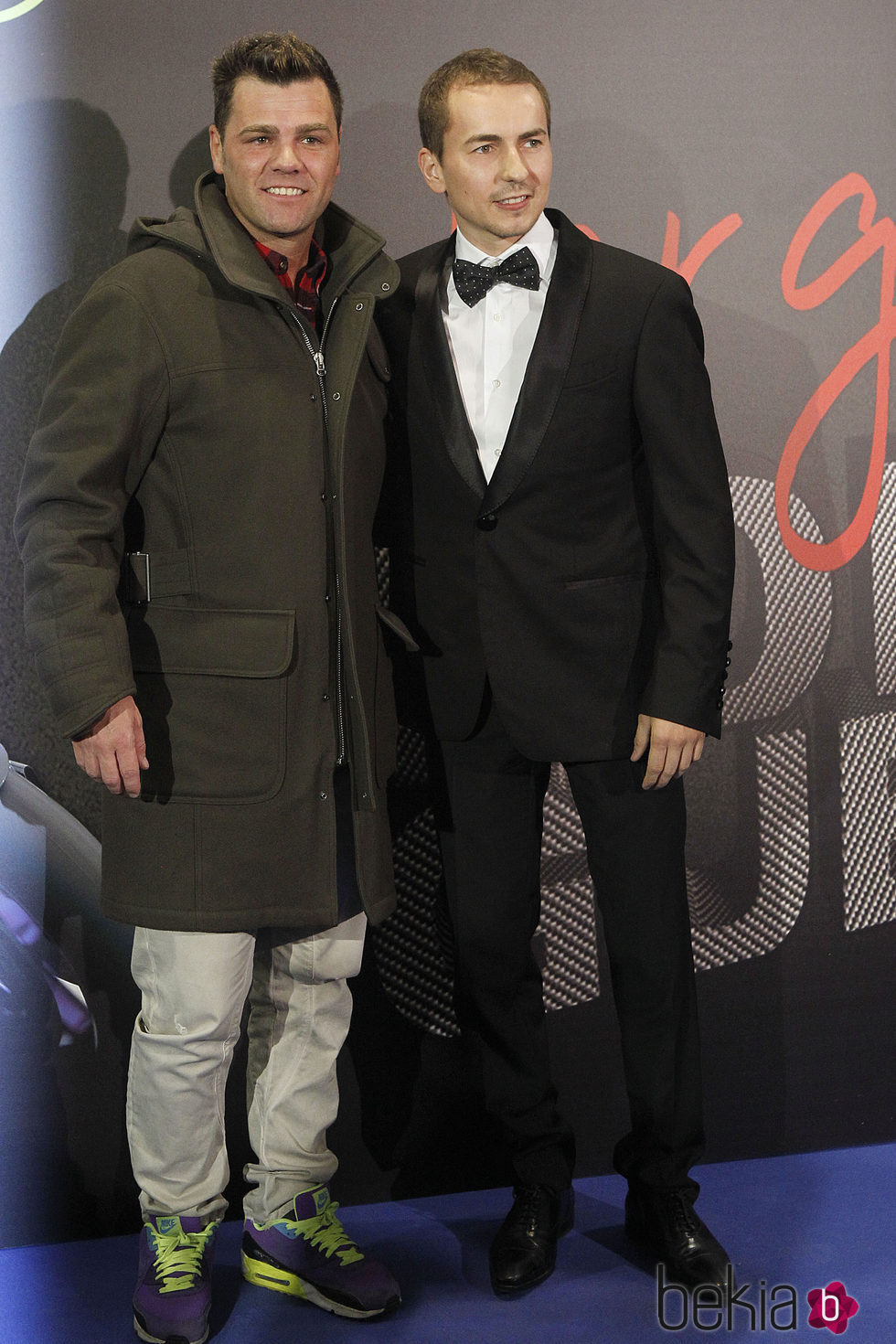 Jorge Lorenzo y Fonsi Nieto en el estreno del documental 'Lorenzo Guerrero'