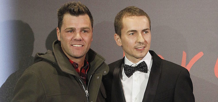 Jorge Lorenzo y Fonsi Nieto en el estreno del documental 'Lorenzo Guerrero'