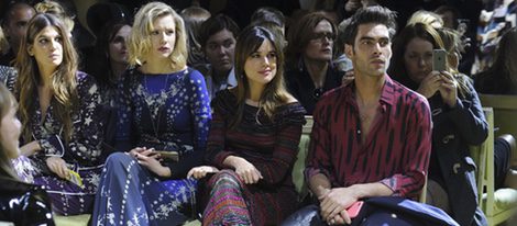 Adriana Ugarte y Jon Kortajarena en el desfile de RobertoCavalli en la Milan Fashion Week 2016