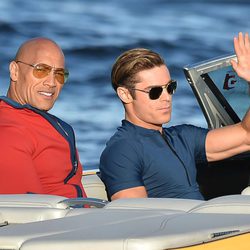 Zac Efron y Dwayne Johnson durante el rodaje de 'Baywatch'