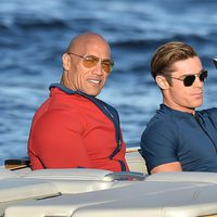 Zac Efron y Dwayne Johnson durante el rodaje de 'Baywatch'