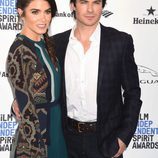 Nikki Reed e Ian Somerhalder en la alfombra roja de los Independent Spirit Awards 2016