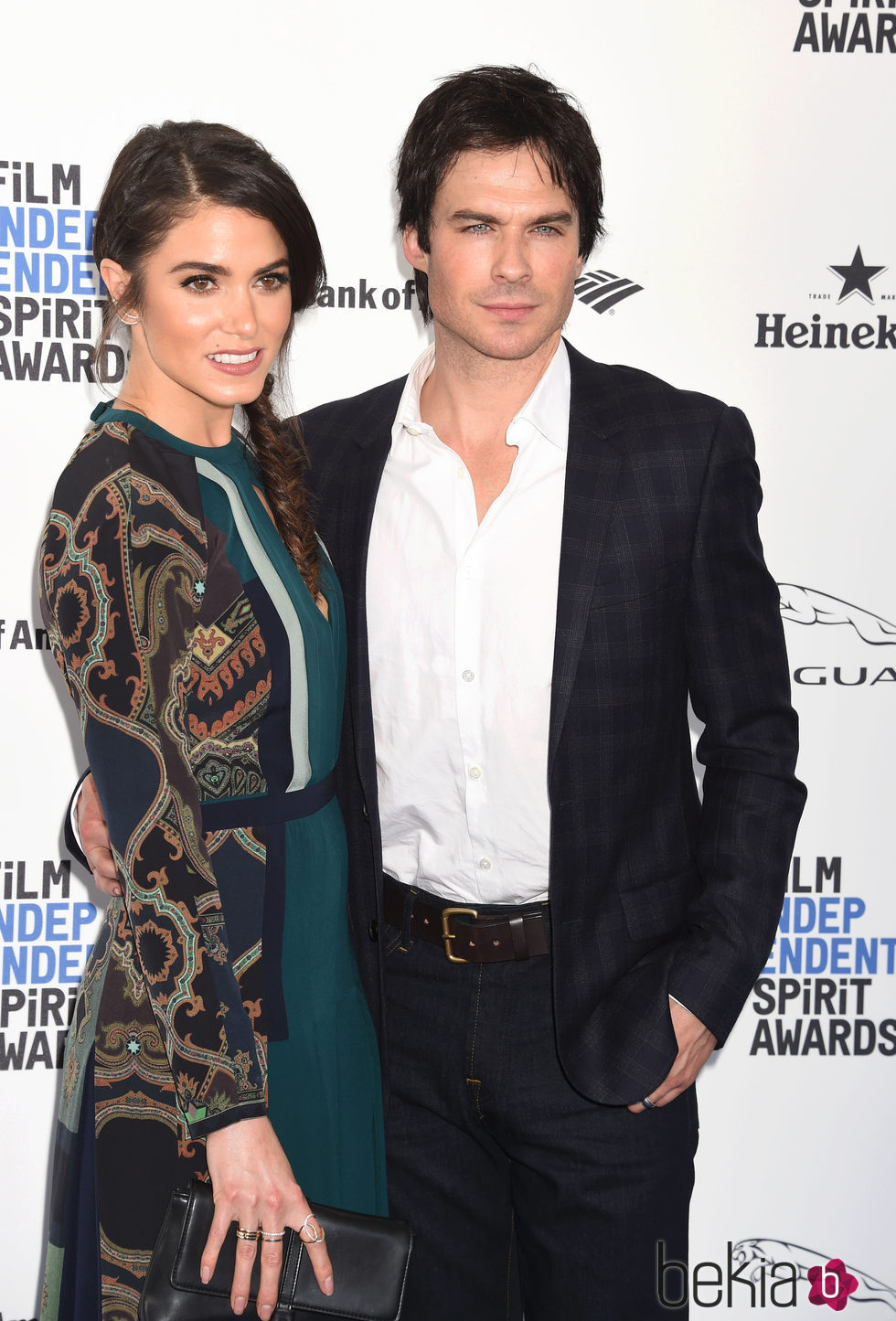 Nikki Reed e Ian Somerhalder en la alfombra roja de los Independent Spirit Awards 2016