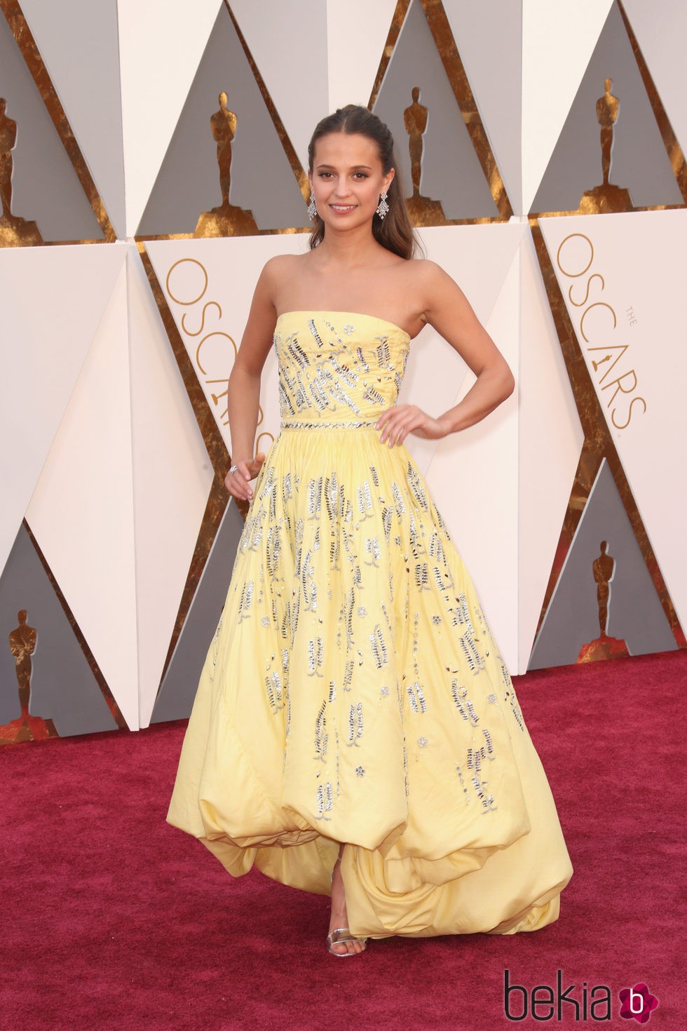 Alicia Vikander en la alfombra roja de los Premios Oscar 2016