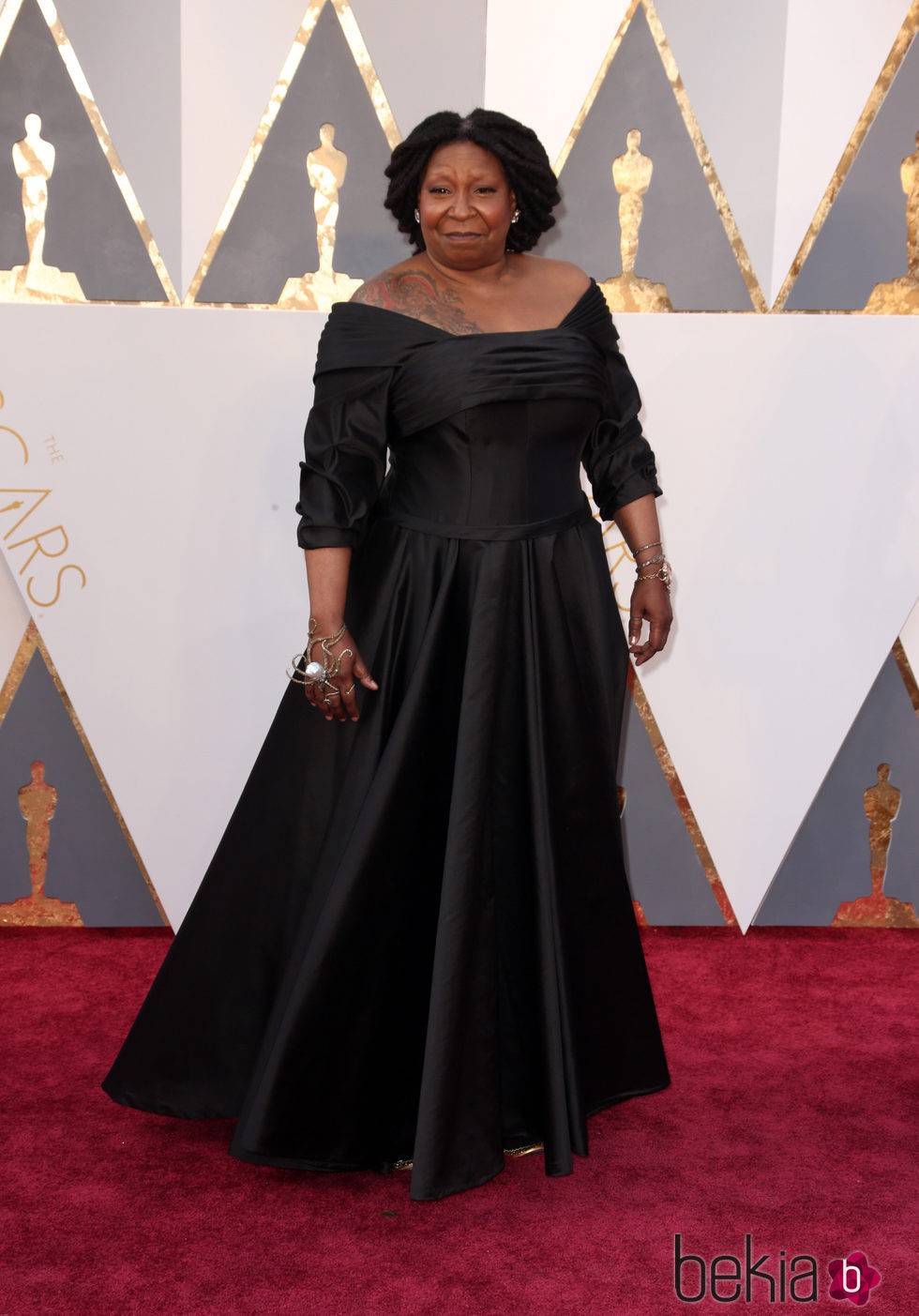 Whoopi Goldberg en la alfombra roja de los Premios Oscar 2016