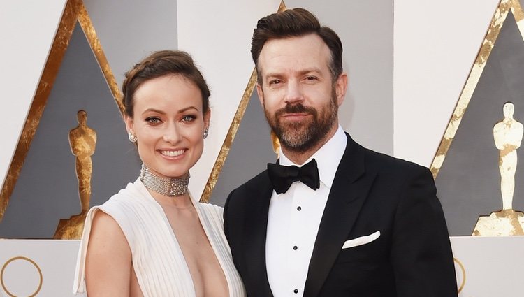 Olivia Wilde y Jason Sudeikis en la alfombra roja de los Premios Oscar 2016