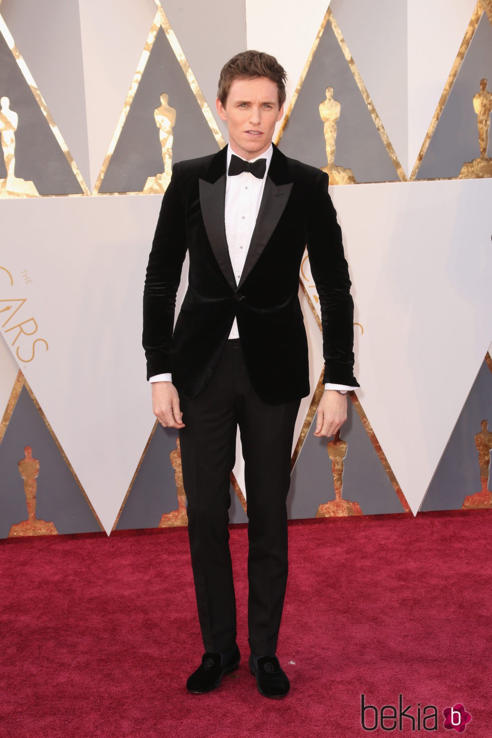 Eddie Redmayne en la alfombra roja en los Premios Oscar 2016