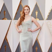 Sophie Turner en la alfombra roja en los Premios Oscar 2016