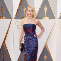 Naomi Watts en la alfombra roja en los Premios Oscar 2016