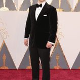 Henry Cavill en la alfombra roja de los Premios Oscar 2016