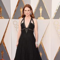 Julianne Moore en la alfombra roja de los Premios Oscar 2016