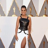 Kerry Washington en la alfombra roja en los Premios Oscar 2016