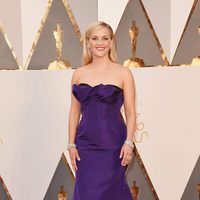 Reese Witherspoon en la alfombra roja en los Premios Oscar 2016