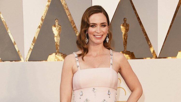 Emily Blunt en la alfombra roja de los Premios Oscar 2016