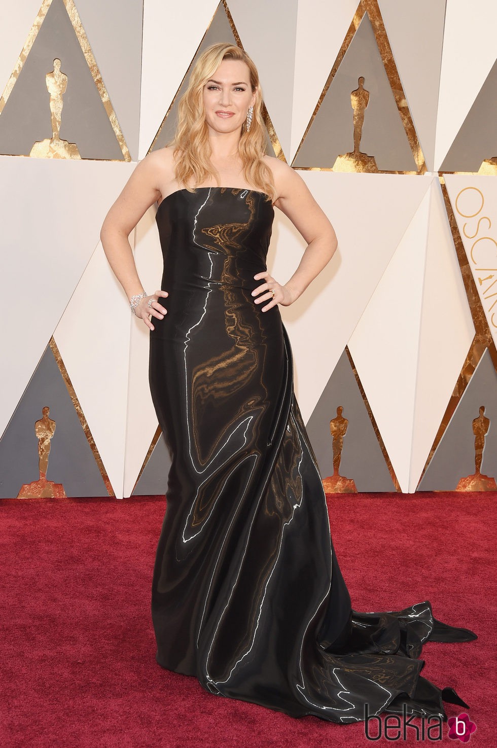 Kate Winslet en la alfombra roja en los Premios Oscar 2016