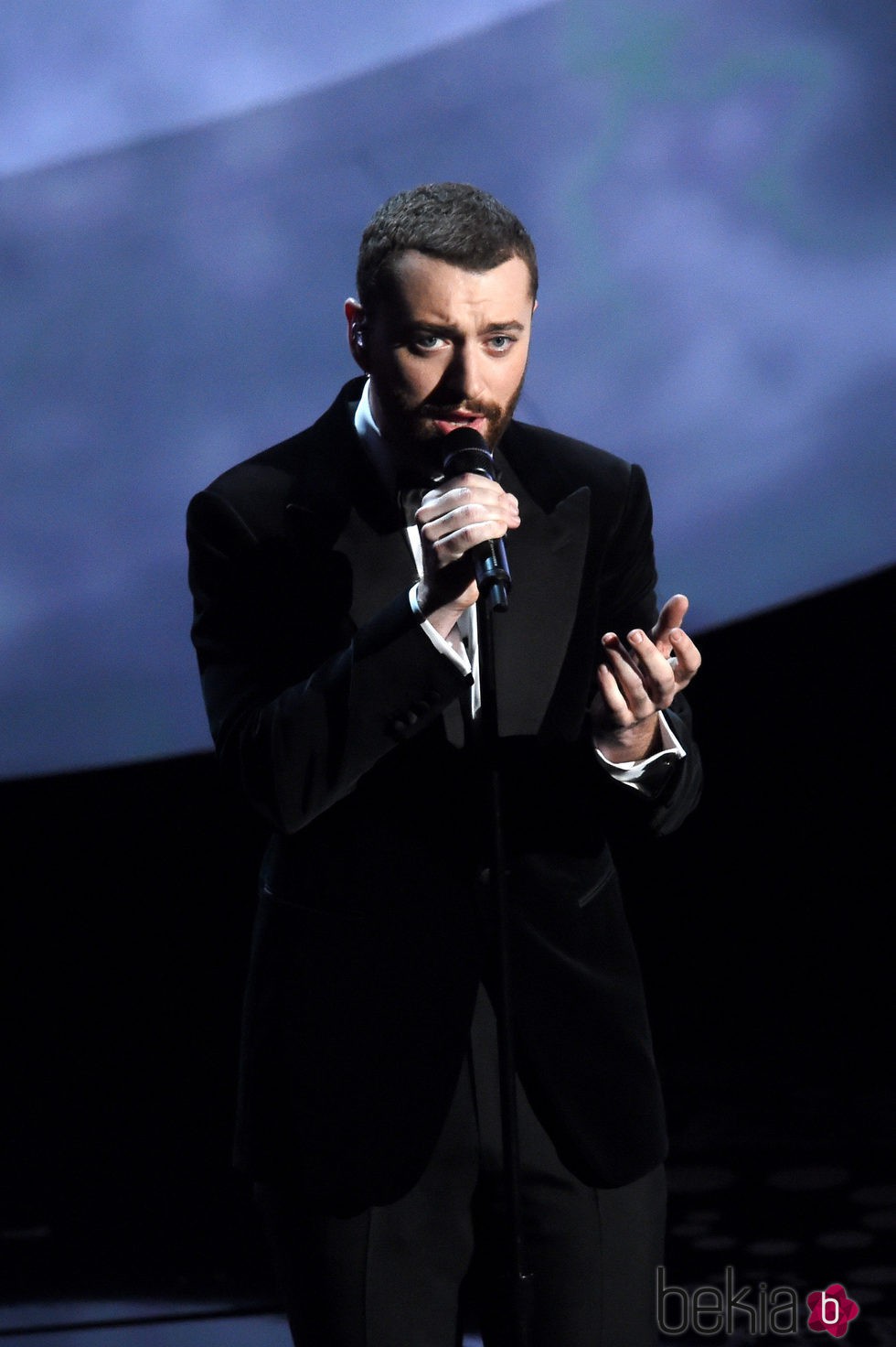 Sam Smith durante su actuación en la gala de los Premios Oscar 2016