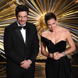 Benicio del Toro y Jennifer Garner en la gala de los Premios Oscar 2016