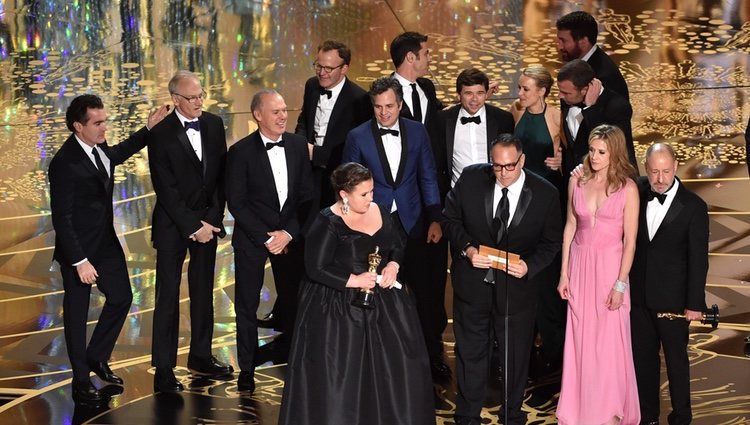 El equipo de 'Spotlight' recoge el Oscar 2016 a Mejor Película