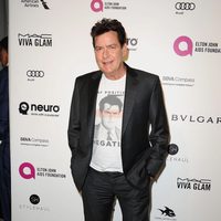 Charlie Sheen en la fiesta de Elton John tras los Oscar 2016