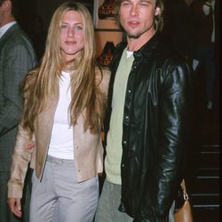 Jennifer Aniston y Brad Pitt en el estreno de 'Erin Brockovich'