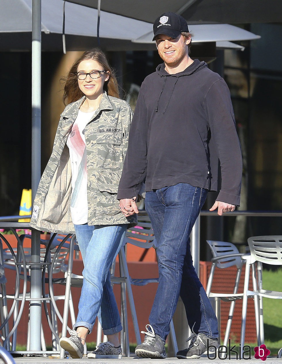 Michael C. Hall y Morgan Macgregor paseando por Nueva York