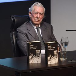 Mario Vargas Llosa en la presentación de su novela 'Cinco esquinas'