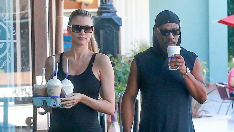 Eddie Murphy pasea con su embarazada novia Paige Butcher