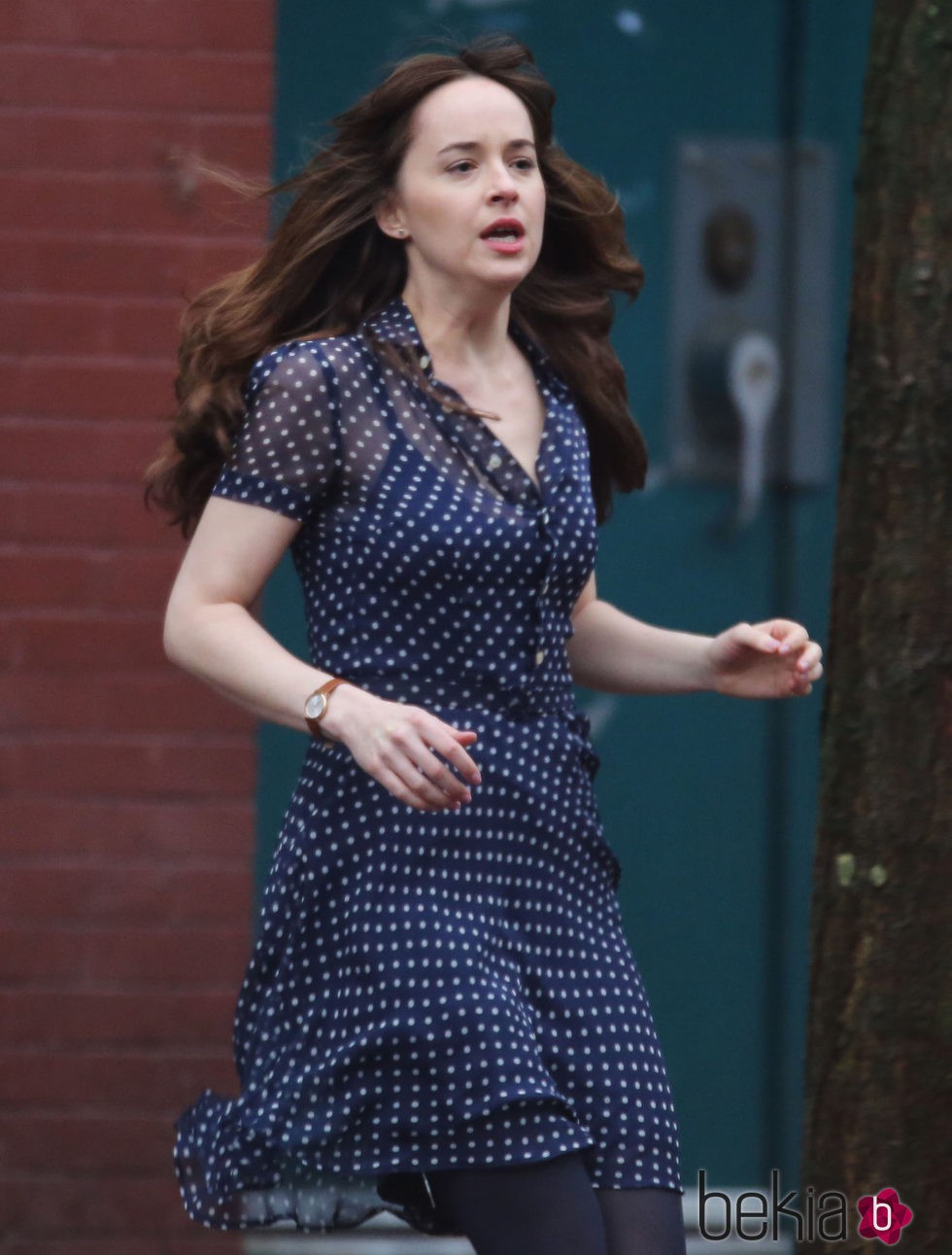 Dakota Johnson corriendo en el rodaje de 'Cincuenta sombras más oscuras'