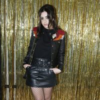 Charli XCX en la Fashion Week de París otoño/invierno 2016/2017